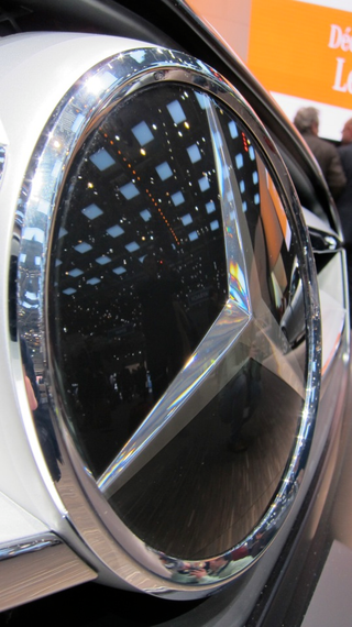 Illustration for article titled Mercedes C-Coupe dips back into two-door reality